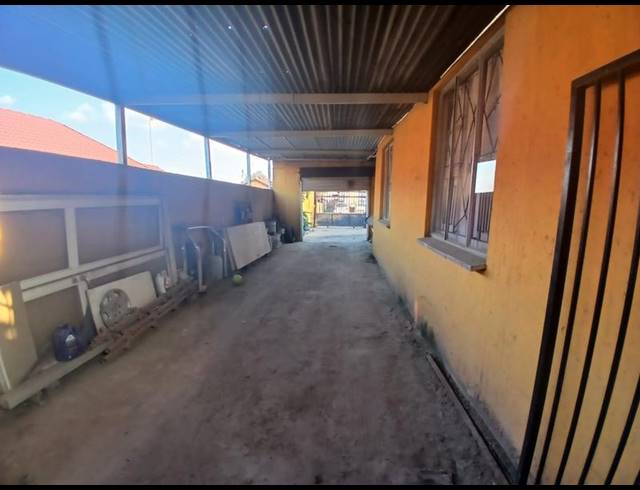 6 BEDROOM HOUSE FOR SALE IN OLIEVENHOUTBOSCH